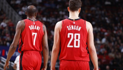 西甲直播-火箭惨败，谁的问题最大？三分和罚球，差点离谱，火记都忍不住了|凯文·杜兰特|掘金|NBA常规赛|休斯敦火箭队|丹佛掘金队_新浪体育_新浪新闻