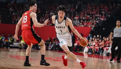 世预赛-日本男篮力克韩国稳居小组第一 霍金森24+7李贤重28+11
