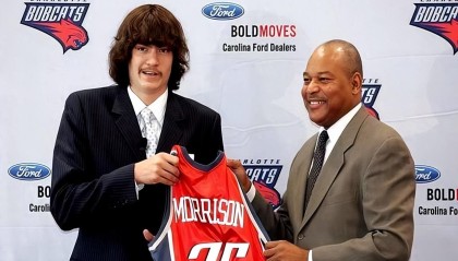 CCTV5在线直播-还记得他吗？NCAA的王者 被誉为大鸟二世 却只打了3年NBA光速消失